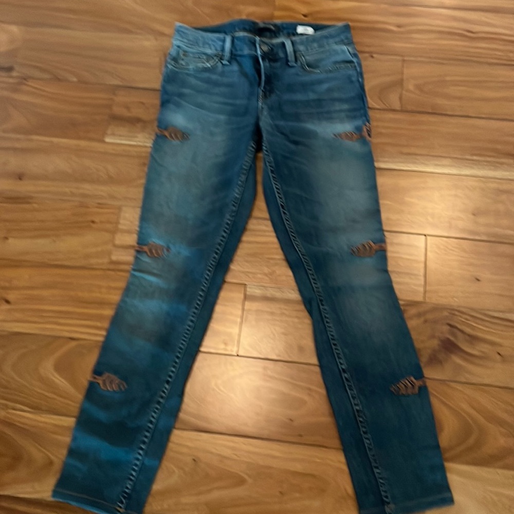 Level 99 NWOT Liza Skinny size 27 with embroidery Southwest design down sides